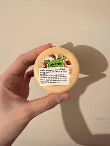 Macadamia nuts and - dm,